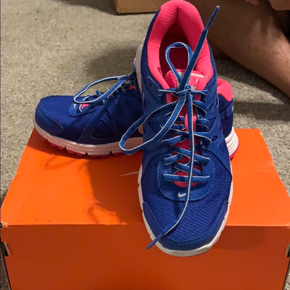 Excellent Condition Nike Revolution 2 Size 5 1/2